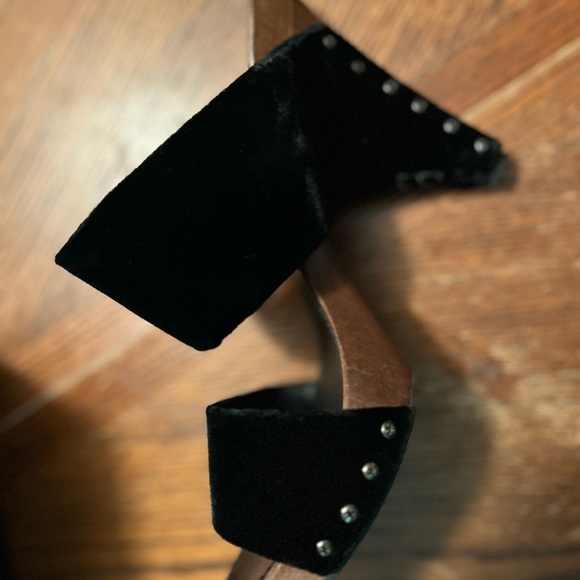 Pair of Chanel black swayed mule open toed shoes.Size 41 converts to size 8 US - Picture 4 of 6